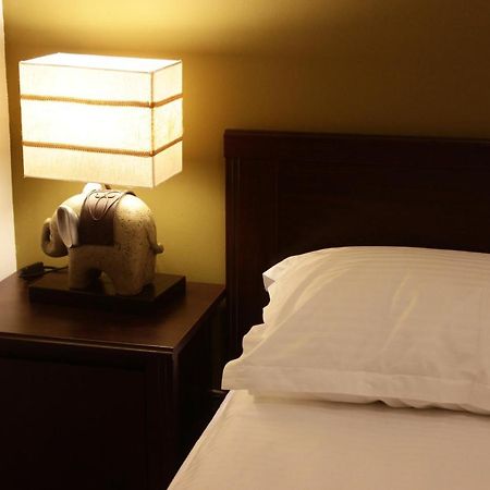 La Livada Bed & Breakfast Otopeni Bagian luar foto