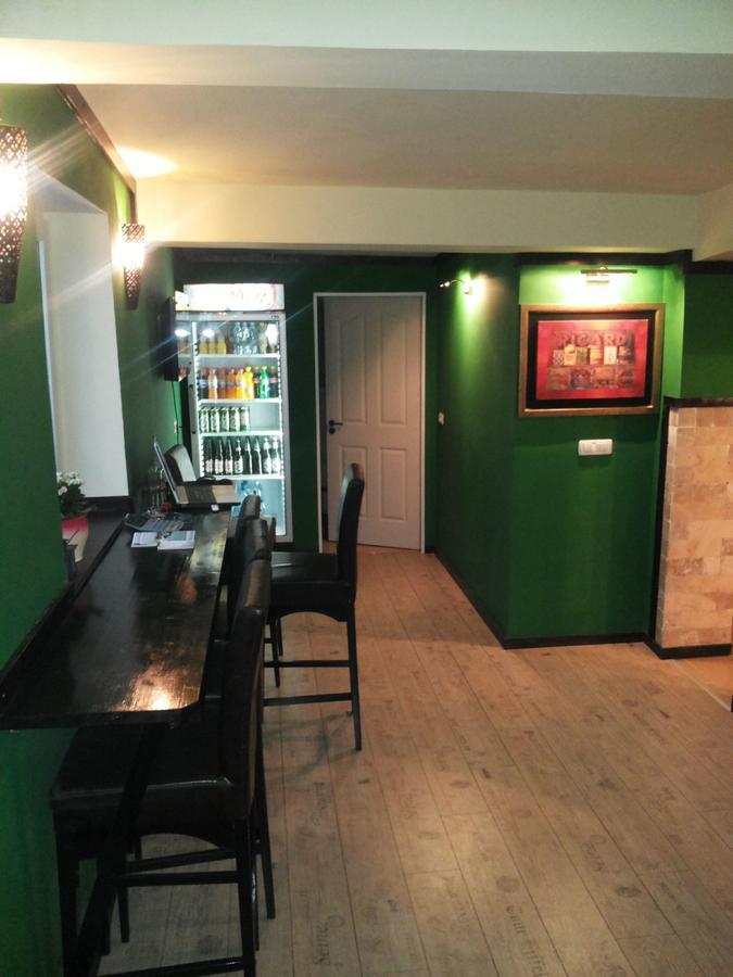 La Livada Bed & Breakfast Otopeni Bagian luar foto