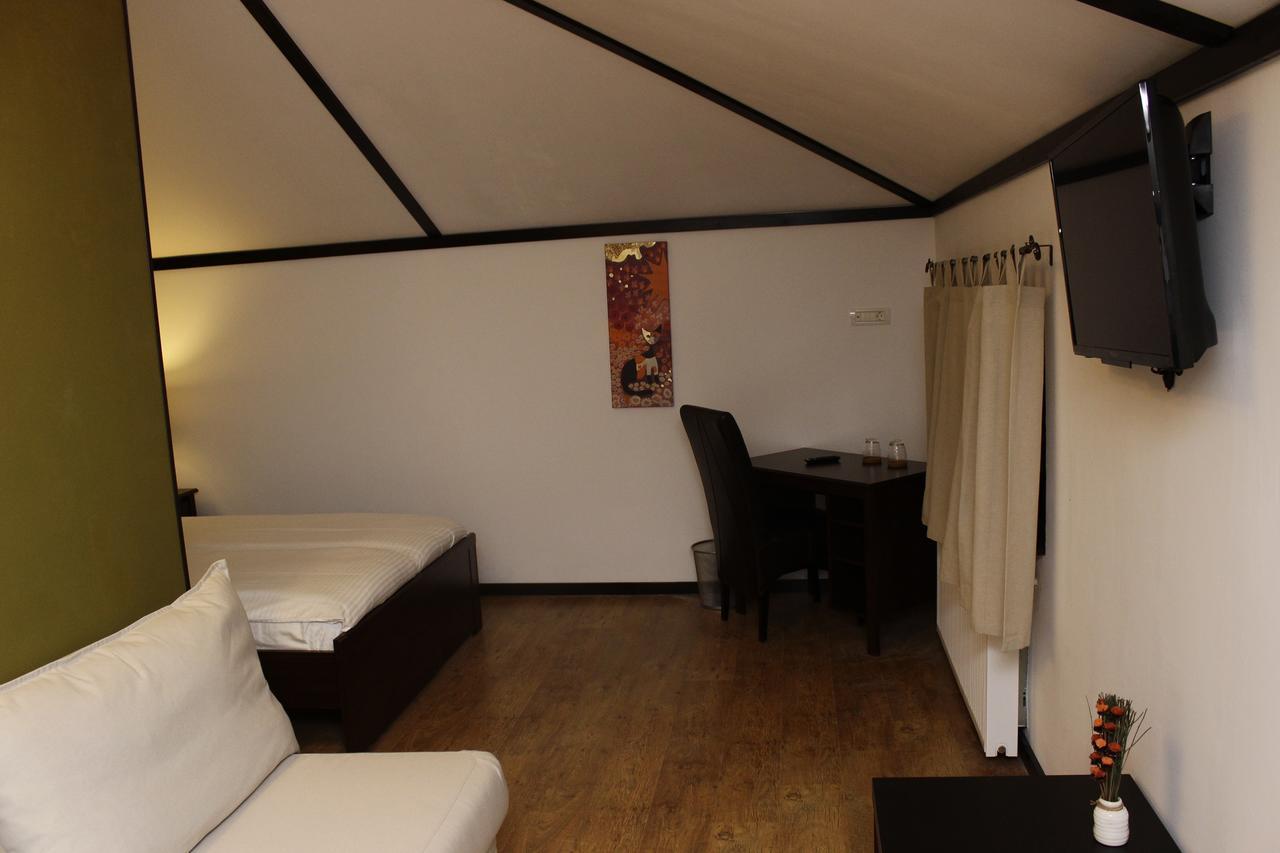 La Livada Bed & Breakfast Otopeni Ruang foto