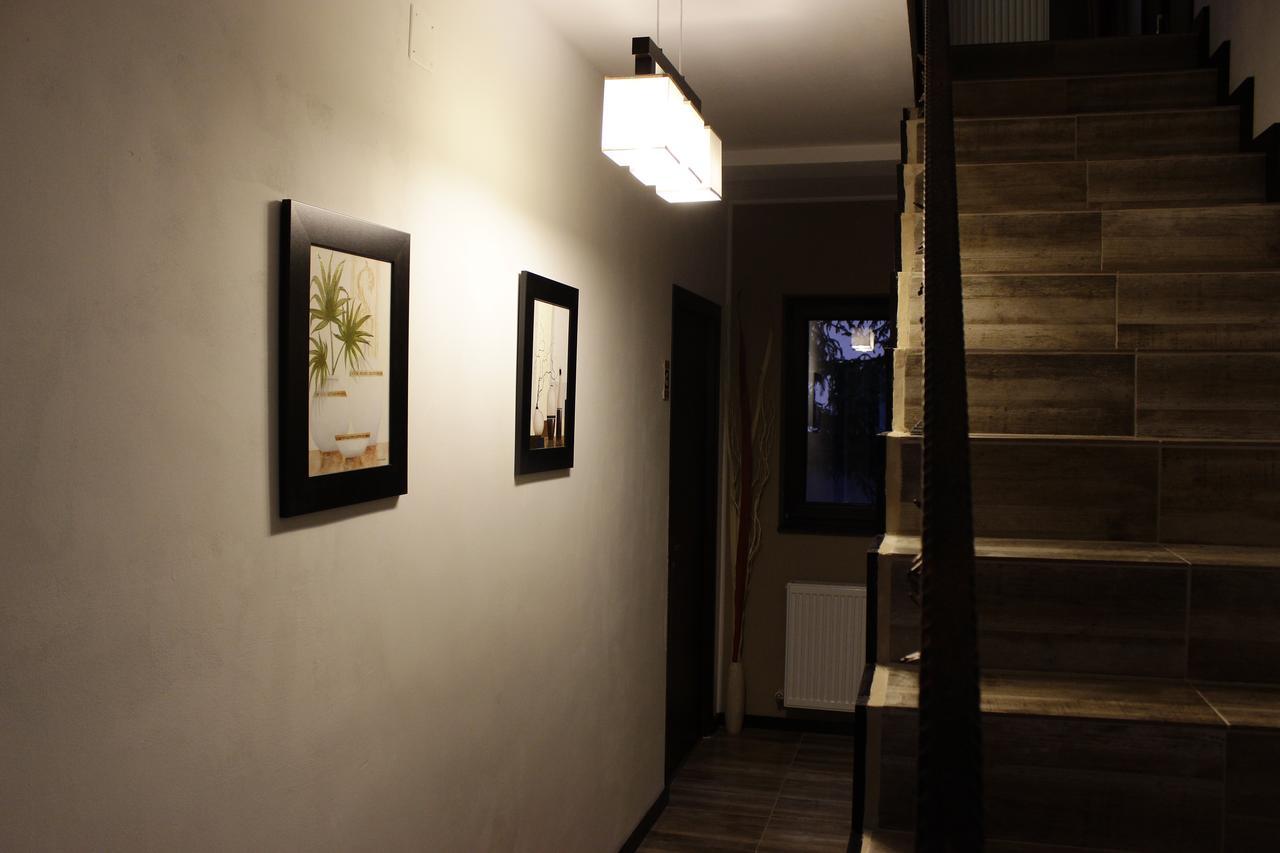 La Livada Bed & Breakfast Otopeni Bagian luar foto