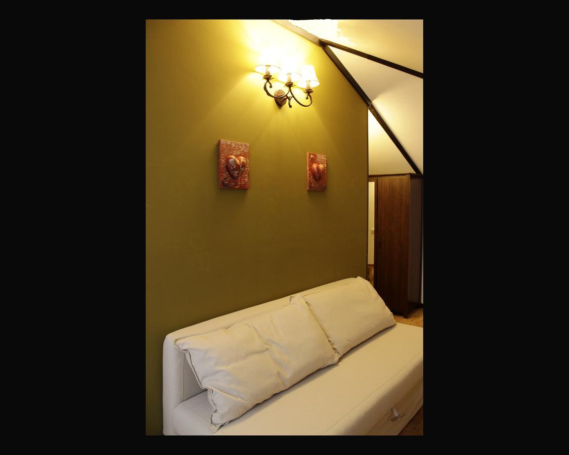 La Livada Bed & Breakfast Otopeni Bagian luar foto