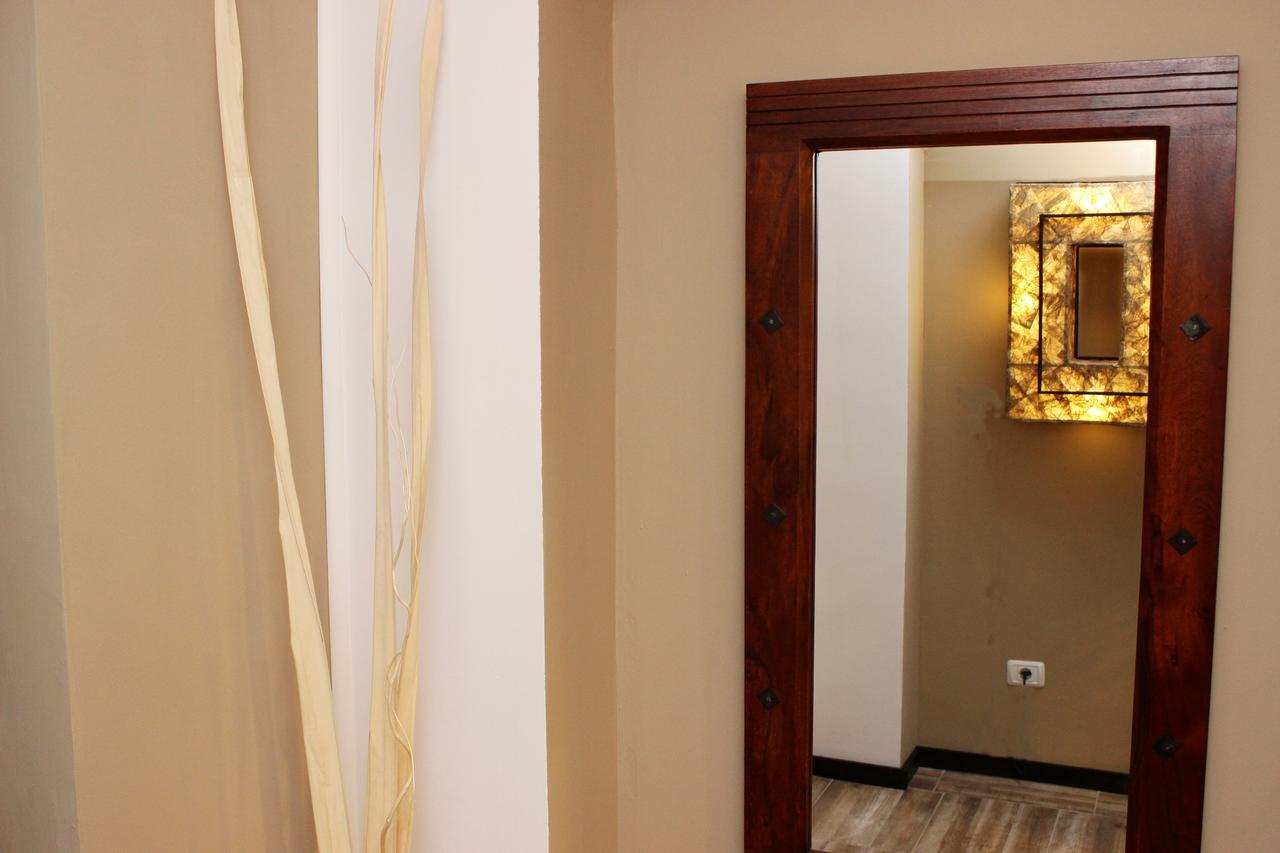 La Livada Bed & Breakfast Otopeni Bagian luar foto