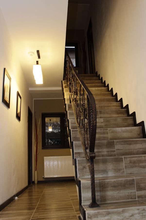 La Livada Bed & Breakfast Otopeni Bagian luar foto